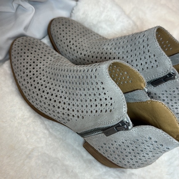 Lucky Brand perforated tan sued boot used size 8 - Picture 7 of 7